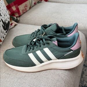 Adidas 70s Women's Sneakers in Green and Pink size 9 NWOT